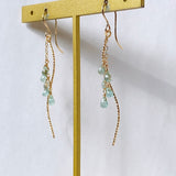 コロンビア産エメラルドのドロップカービングピアス