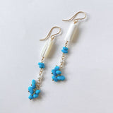 スリーピングビューティーターコイズとホワイトシェル、淡水パールのピアス