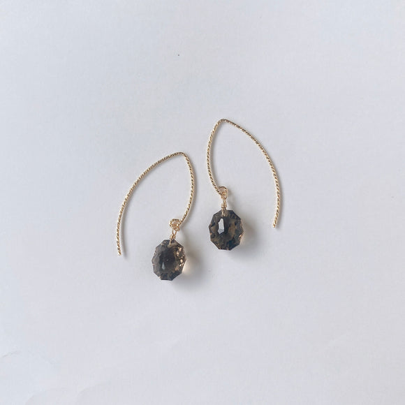 スモーキークォーツの一粒ピアス