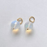 ラウンドカットオパールの一石ピアスチャーム