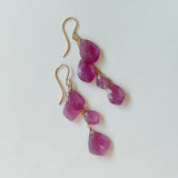 ピンクサファイアのグラデーションピアス