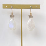 大きなレインボームーンストーンとラブラドライトのピアス