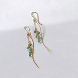 コロンビア産エメラルドのドロップカービングピアス