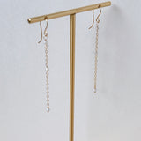 ホワイトダイヤモンドのステーションピアス