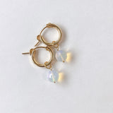 ラウンドカットオパールの一石ピアスチャーム