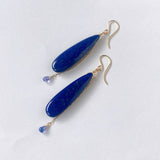 大きなラピスラズリと小さなタンザナイトのドロップピアス