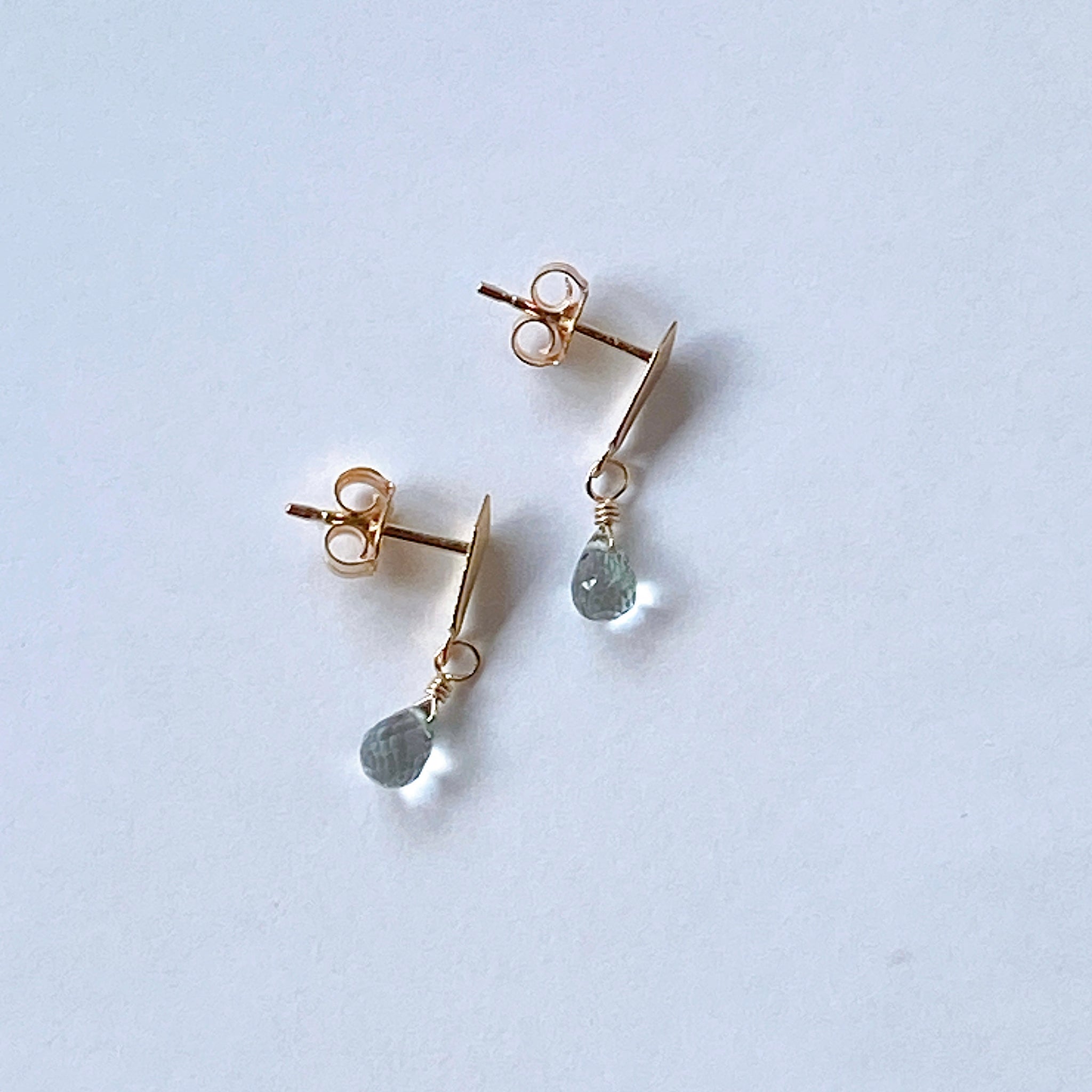 宝石質コロンビア産エメラルドの一粒ポストピアス – MUUKOJI