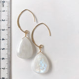 大きなレインボームーンストーンの一石ピアスA