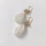 大きなレインボームーンストーンとラブラドライトのピアス