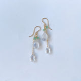 デュモルチェライトインクォーツとコロンビア産エメラルド、ムーンストーンのピアス