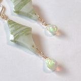 グリーンジャスパーとオパールのピアス