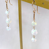 ラウンドカットオパールの三連ピアス