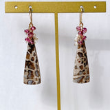 パームルートフォッシルとガーネット、アコヤケシパールのブーケピアス