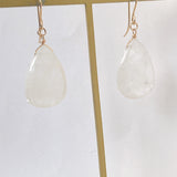 大きなレインボームーンストーンの一石ピアスB