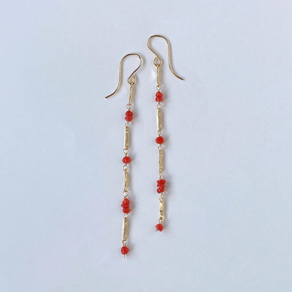 イタリア産赤サンゴのステーションピアス