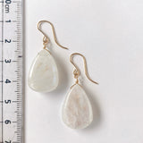 大きなレインボームーンストーンの一石ピアスB