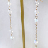 ラウンドカットオパールのステーションロングピアス