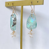 ローマングラスと淡水パールのフリルピアス