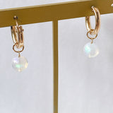 ラウンドカットオパールの一石ピアスチャーム