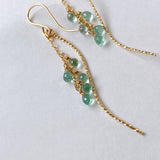 コロンビア産エメラルドのドロップカービングピアス