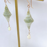 グリーンジャスパーとオパールのピアス