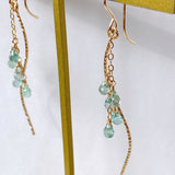 コロンビア産エメラルドのドロップカービングピアス