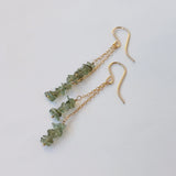 モルダバイトのダブルラインピアス