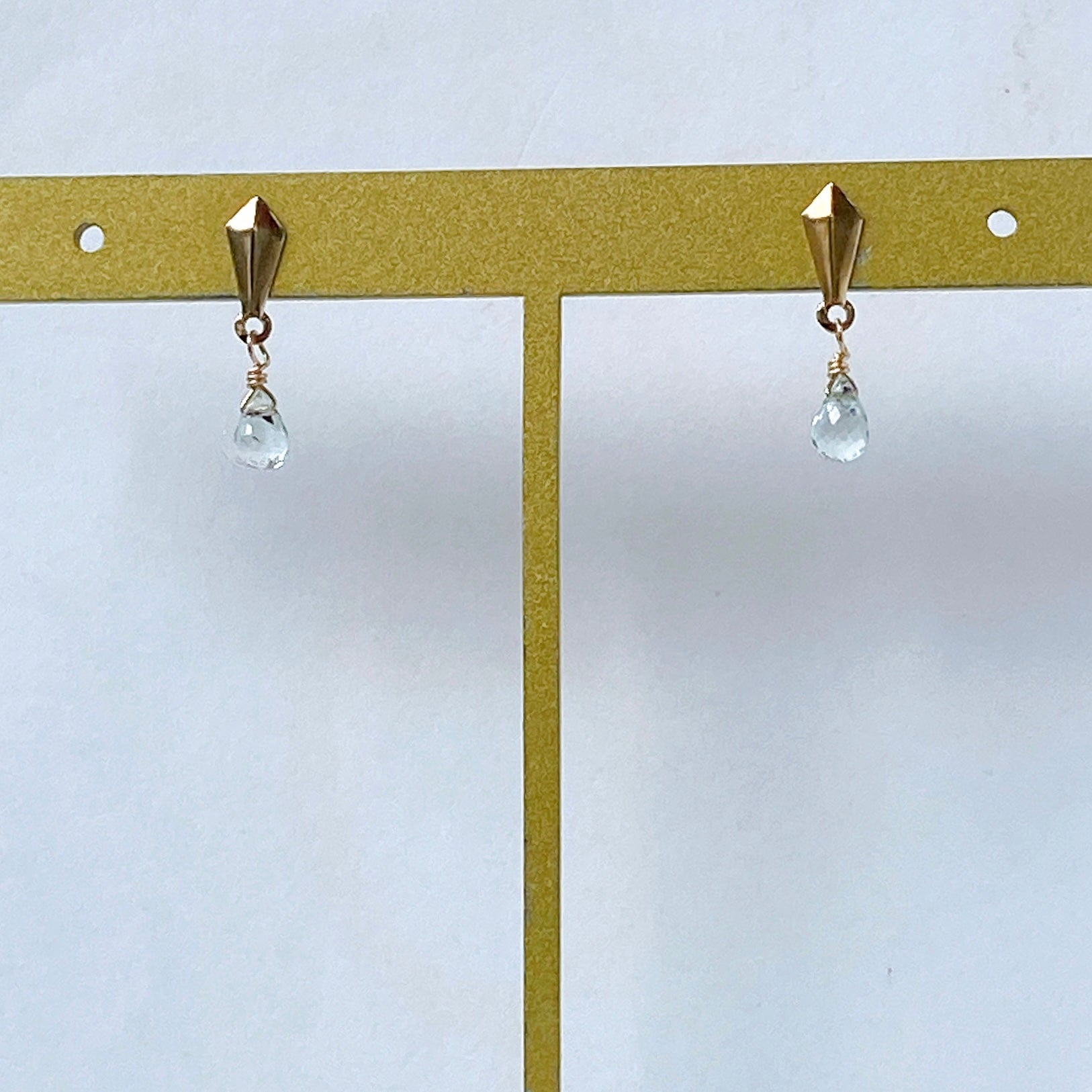 宝石質コロンビア産エメラルドの一粒ポストピアス – MUUKOJI