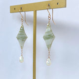 グリーンジャスパーとオパールのピアス