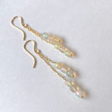 ラウンドカットオパールのダブルラインピアス