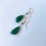 サーペンティンとグリーンサファイアのピアス