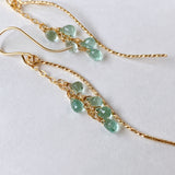 コロンビア産エメラルドのドロップカービングピアス