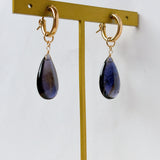 バフトップカットの大粒アイオライトの一石ピアスチャーム