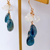 カイヤナイトとムーンストーンのブーケピアス