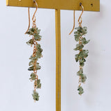 モルダバイトのふさふさピアス