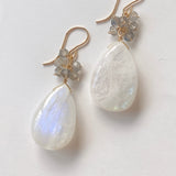 大きなレインボームーンストーンとラブラドライトのピアス