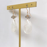 大きなレインボームーンストーンとラブラドライトのピアス