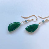 サーペンティンとグリーンサファイアのピアス