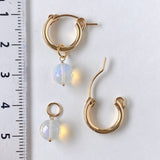 ラウンドカットオパールの一石ピアスチャーム