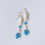 スリーピングビューティーターコイズとホワイトシェル、淡水パールのピアス