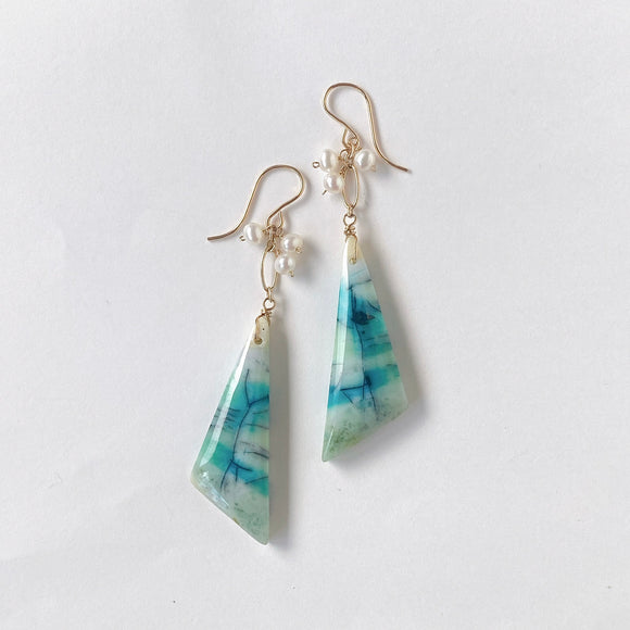 オパライズドウッドと淡水パールのピアス