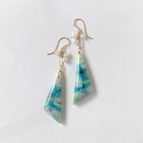 オパライズドウッドと淡水パールのピアス