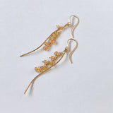 インペリアルトパーズのカービングピアス