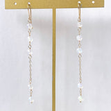 ラウンドカットオパールのステーションロングピアス