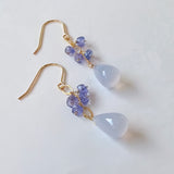 天然ブルーカルセドニーとタンザナイトのピアス
