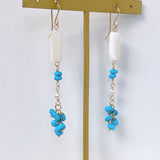 スリーピングビューティーターコイズとホワイトシェル、淡水パールのピアス