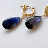 バフトップカットの大粒アイオライトの一石ピアスチャーム