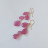 ピンクサファイアのグラデーションピアス
