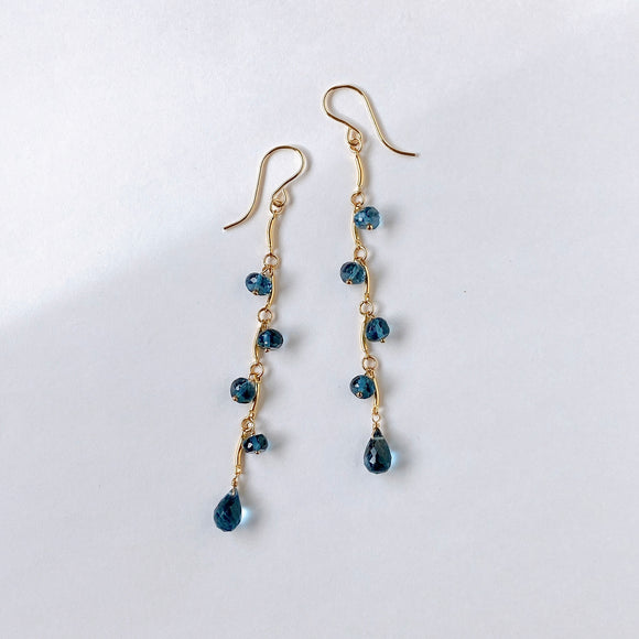 ロンドンブルートパーズのシャンデリアロングピアス