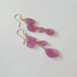 ピンクサファイアのグラデーションピアス